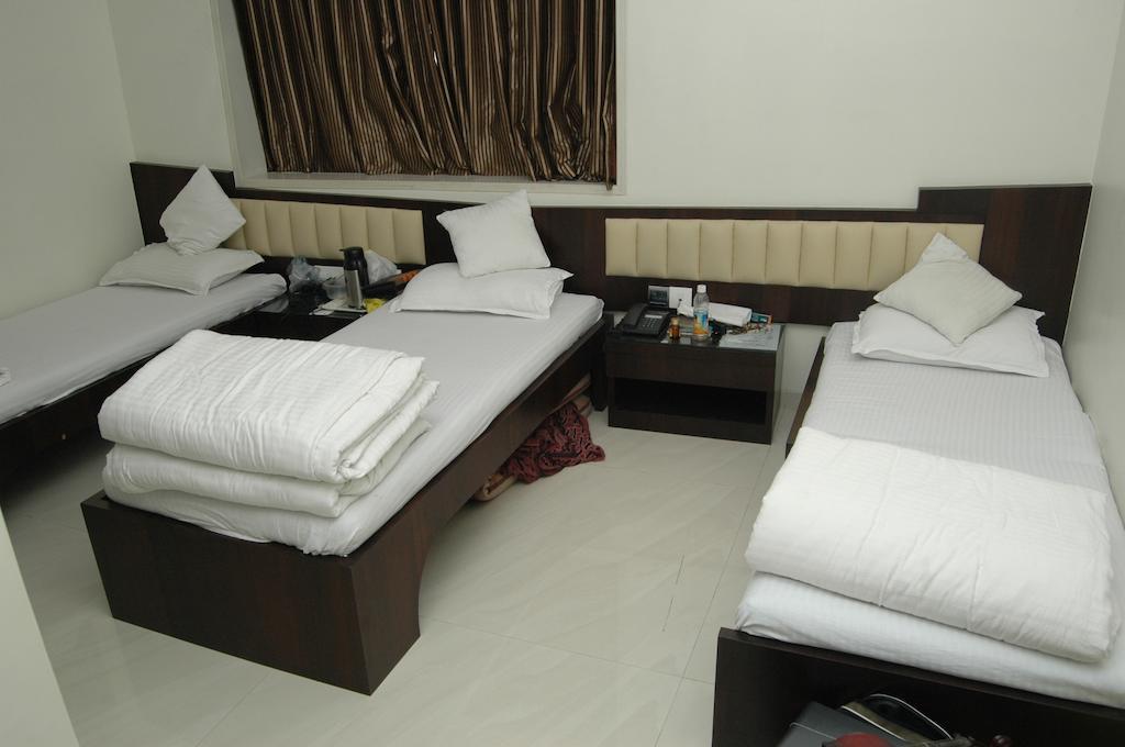 Hotel Causeway, Colaba Mumbai Zimmer foto
